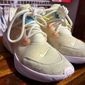Lightly Used Nike Shoes Size 5